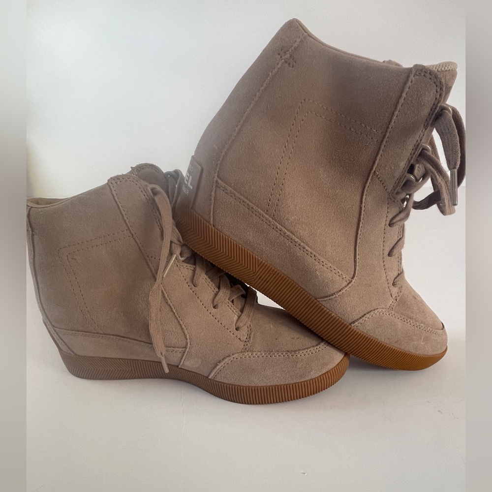 Sorel Beige Suede Out N About Wedge Bootie Lace Up Ankle Round Toe Boots 9